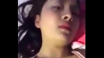 Cô Nàng Nóng Bỏng Khoe Vòng Một Căng Tràn đầy Quyến Rũ